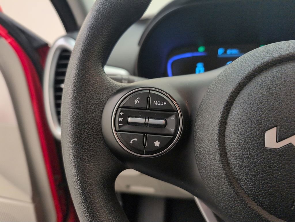 Used 2025 Kia Soul LX w/ LX Technology Package FWD image 35