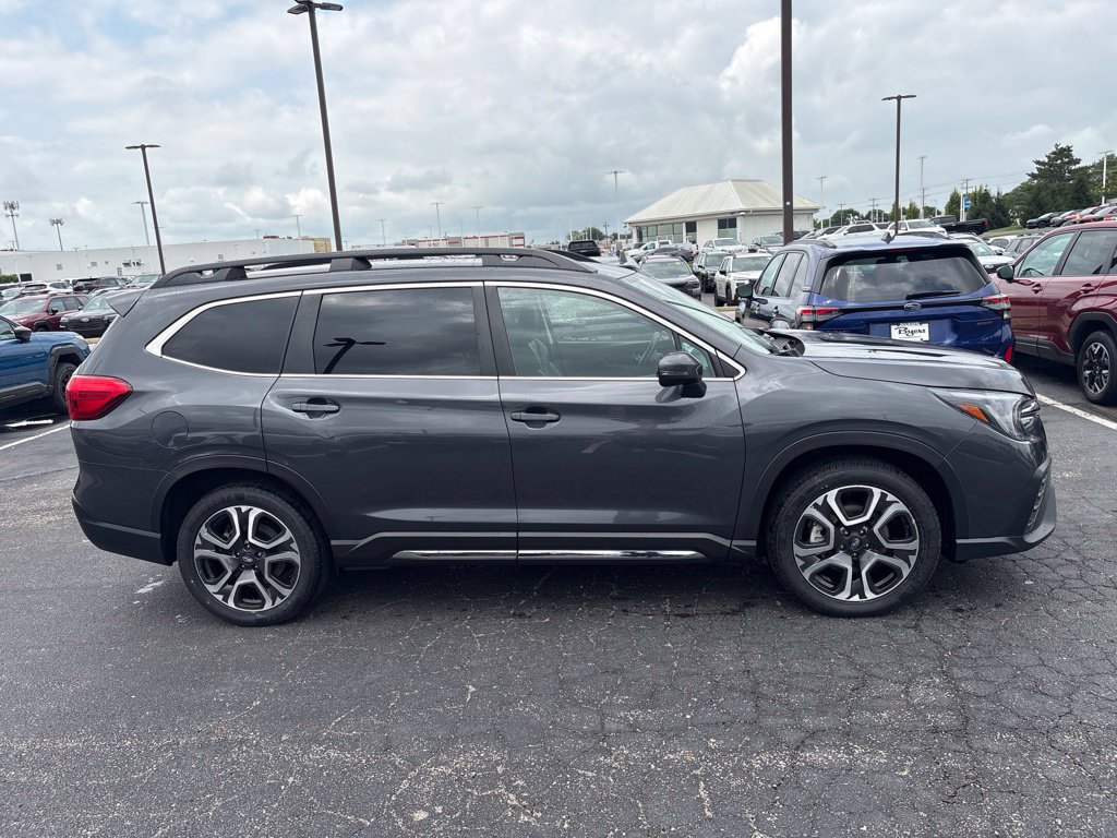 Used 2023 Subaru Ascent Limited AWD/4WD image 2