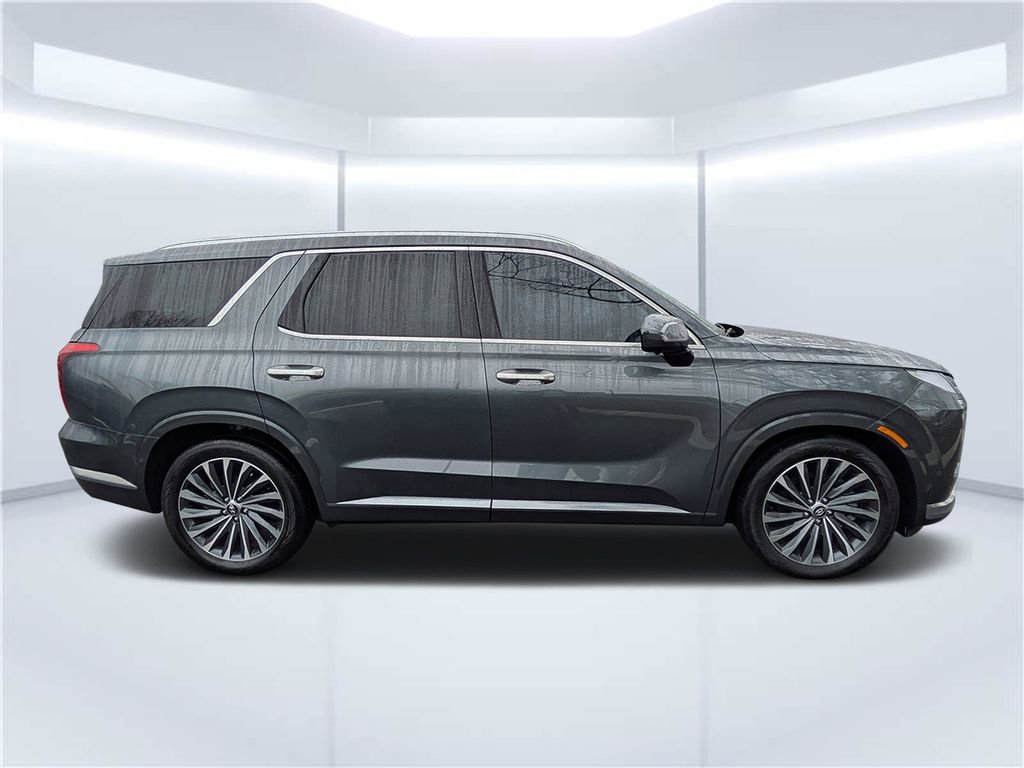 Used 2024 Hyundai Palisade Calligraphy image 2