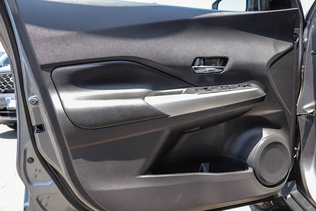 Used 2020 Nissan Kicks SR w/ SR Premium Package FWD image 27