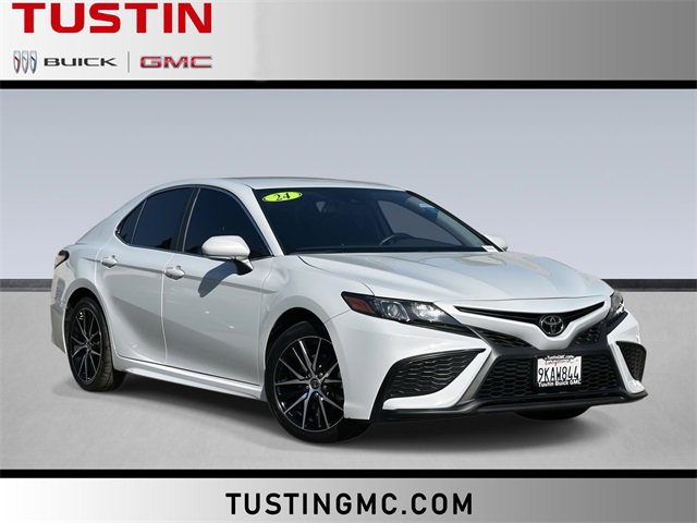 Used 2024 Toyota Camry SE image 1