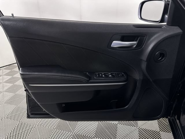 Used 2019 Dodge Charger SXT RWD image 23