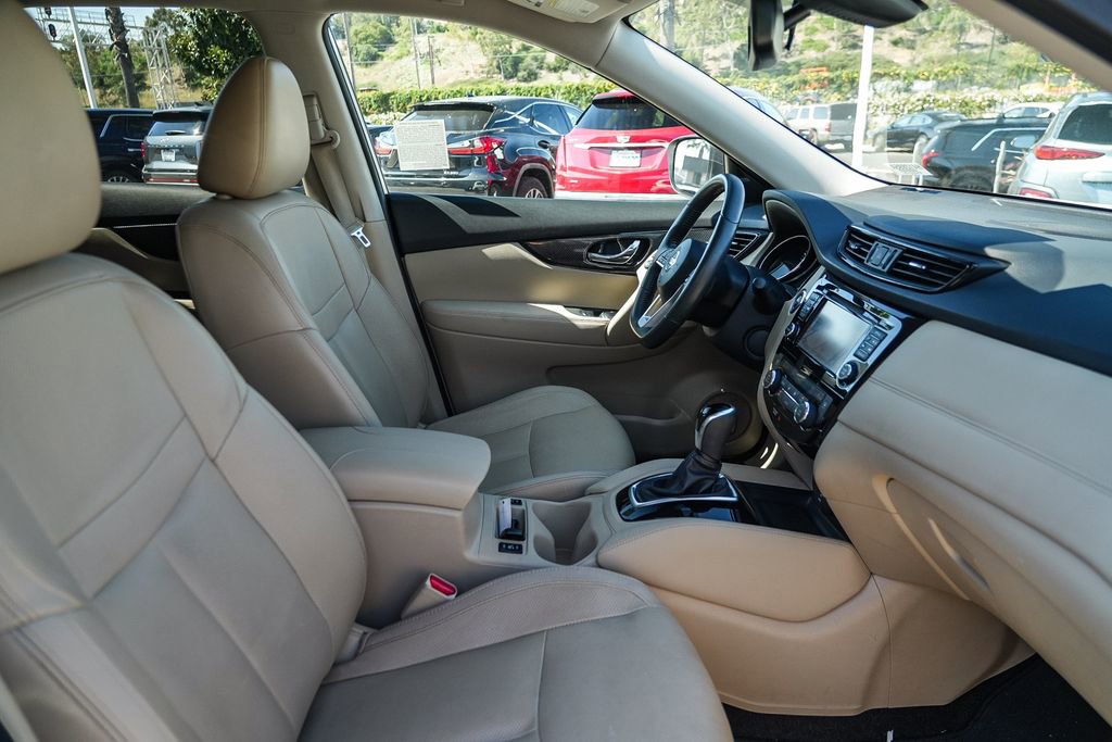 Used 2017 Nissan Rogue SL image 16