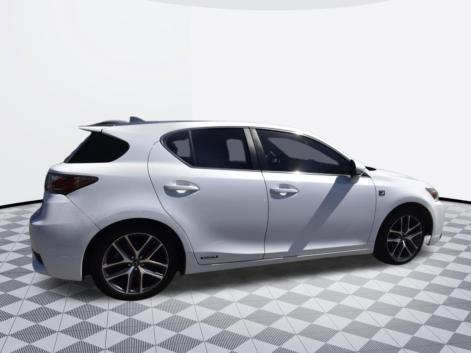 Used 2015 Lexus CT 200h w/ F Sport w/Nuluxe Interior FWD image 4