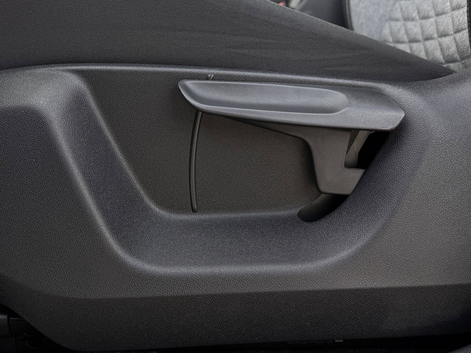 Used 2025 Volkswagen Tiguan S image 24