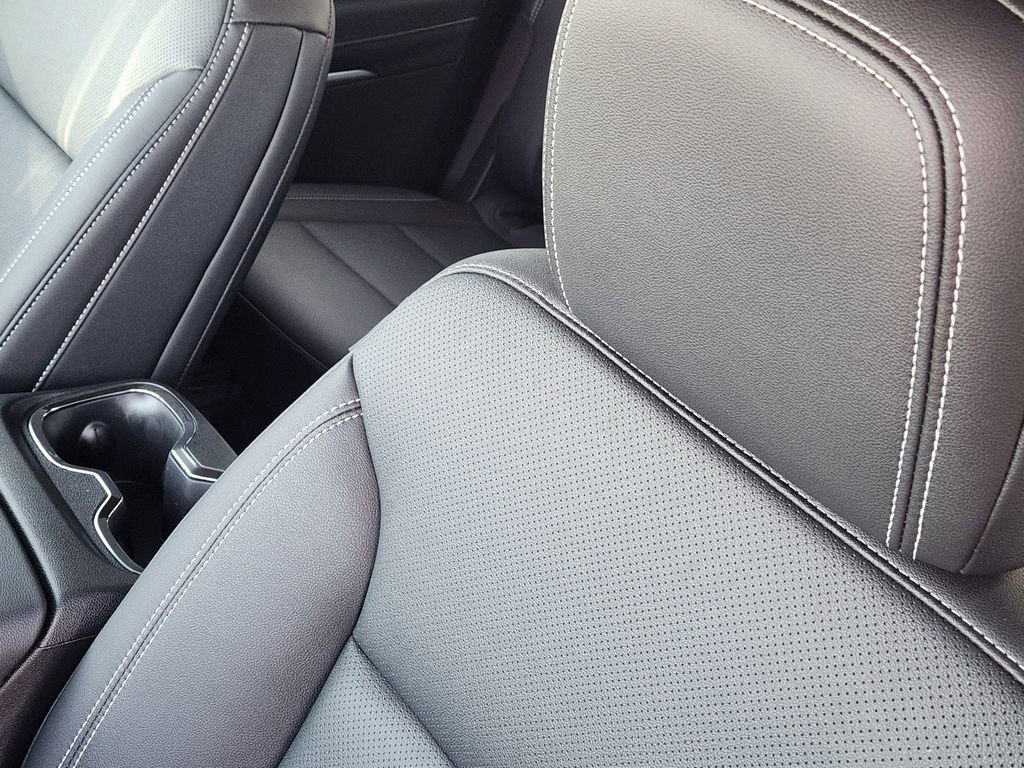 Used 2025 Chevrolet Traverse LT w/ Driver Confidence Package image 16