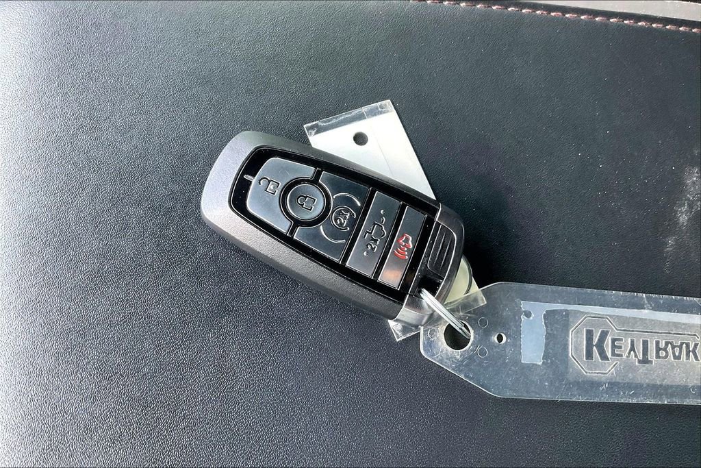 Used 2020 Ford F250 Platinum w/ FX4 Off-Road Package AWD/4WD image 36