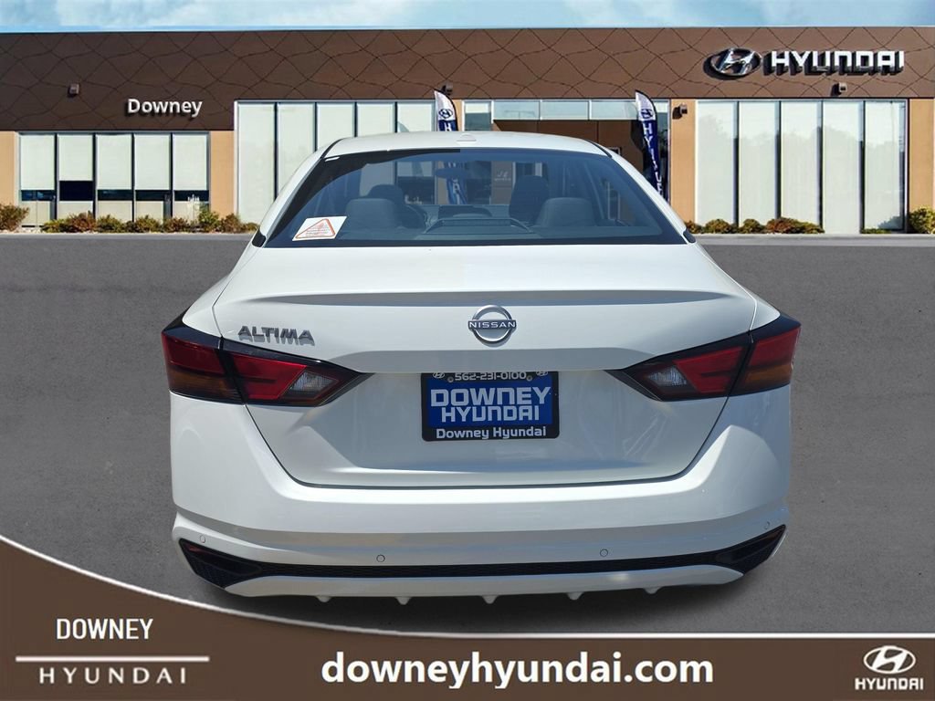 Used 2025 Nissan Altima 2.5 SV FWD image 4