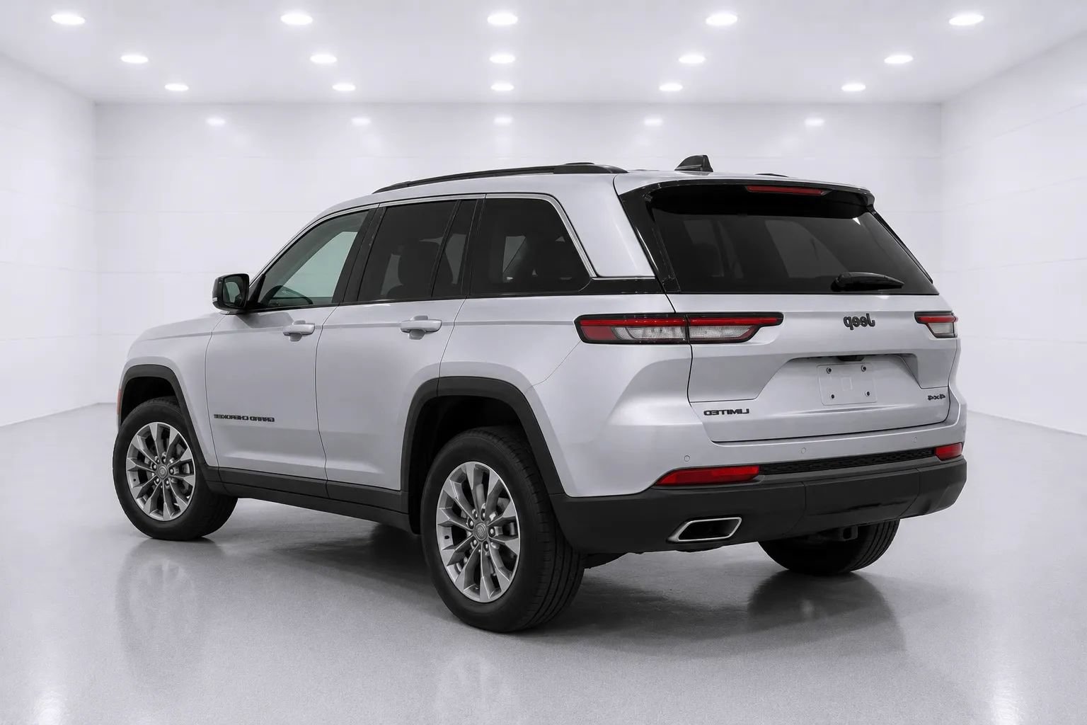 Used 2023 Jeep Grand Cherokee L Limited w/ Black Appearance Package AWD/4WD image 3