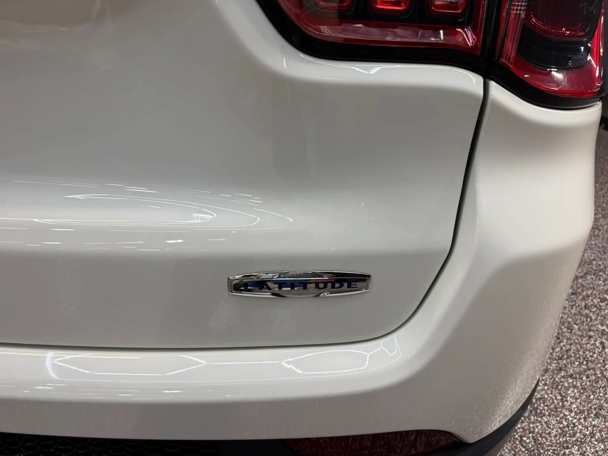 Used 2019 Jeep Compass Latitude w/ Cold Weather Group AWD/4WD image 7