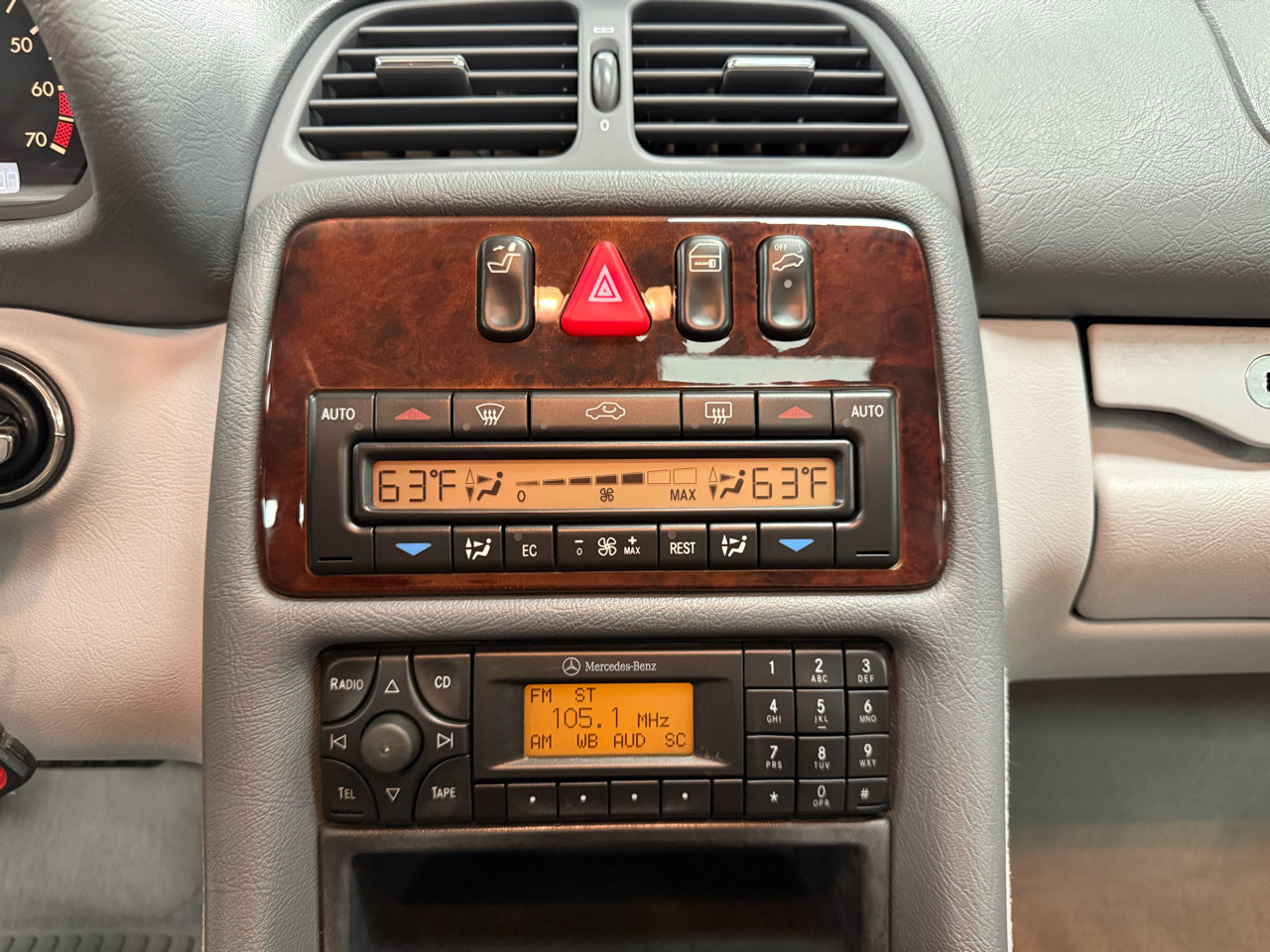 Used 2001 Mercedes-Benz CLK 320 Coupe image 20