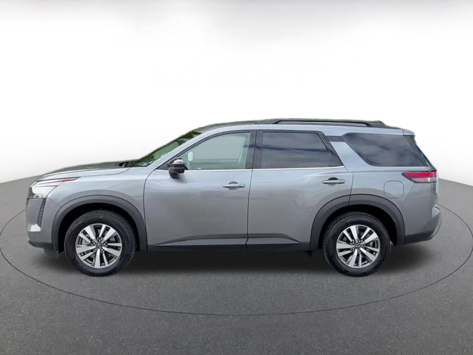 Used 2026 Nissan Pathfinder SL FWD image 8
