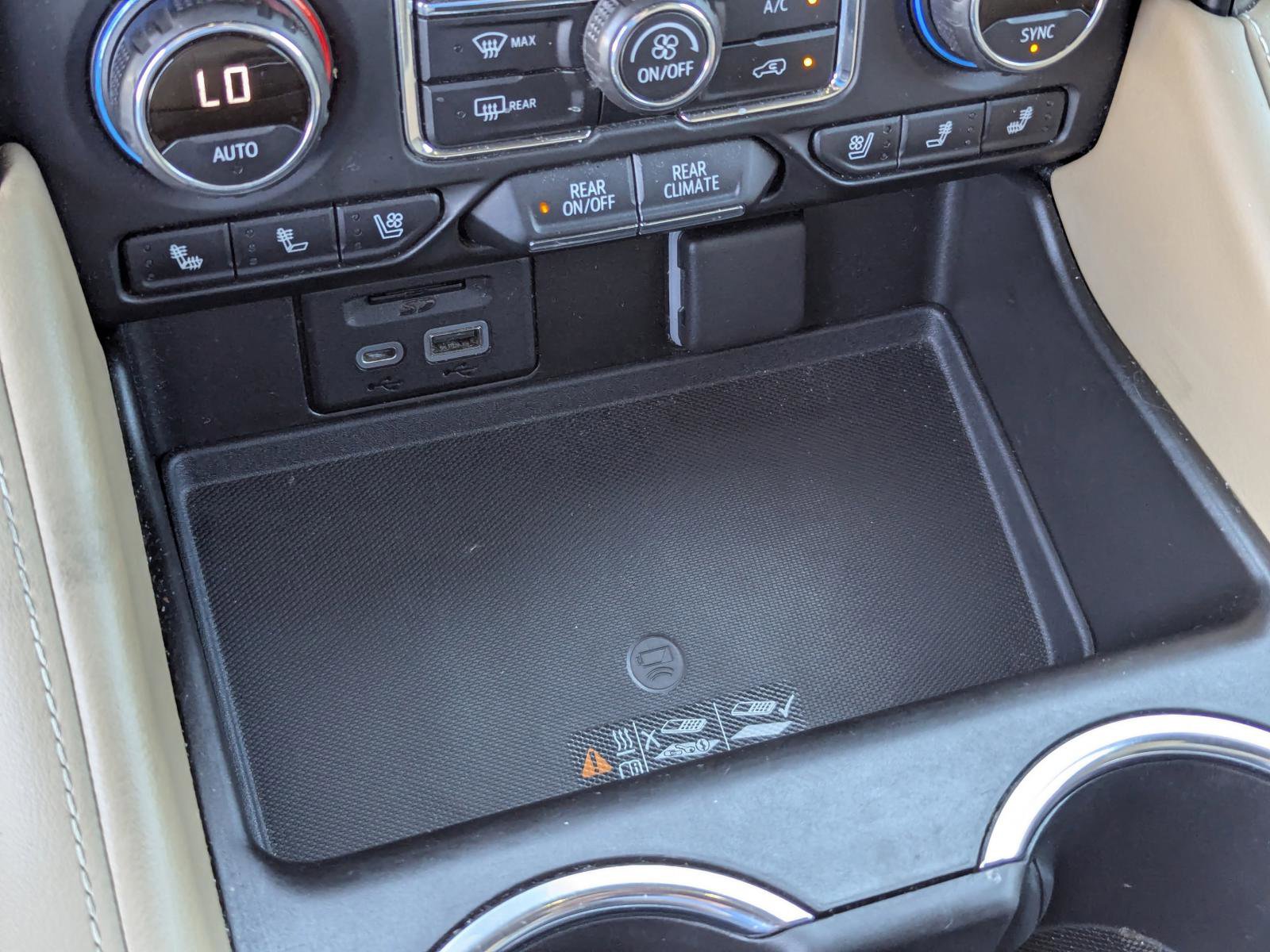 Used 2021 Chevrolet Tahoe Premier w/ Premium Package image 33