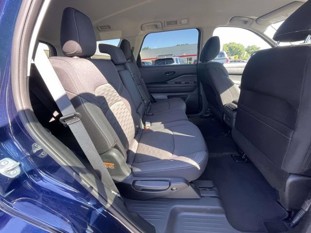 Used 2025 Nissan Pathfinder SV FWD image 16