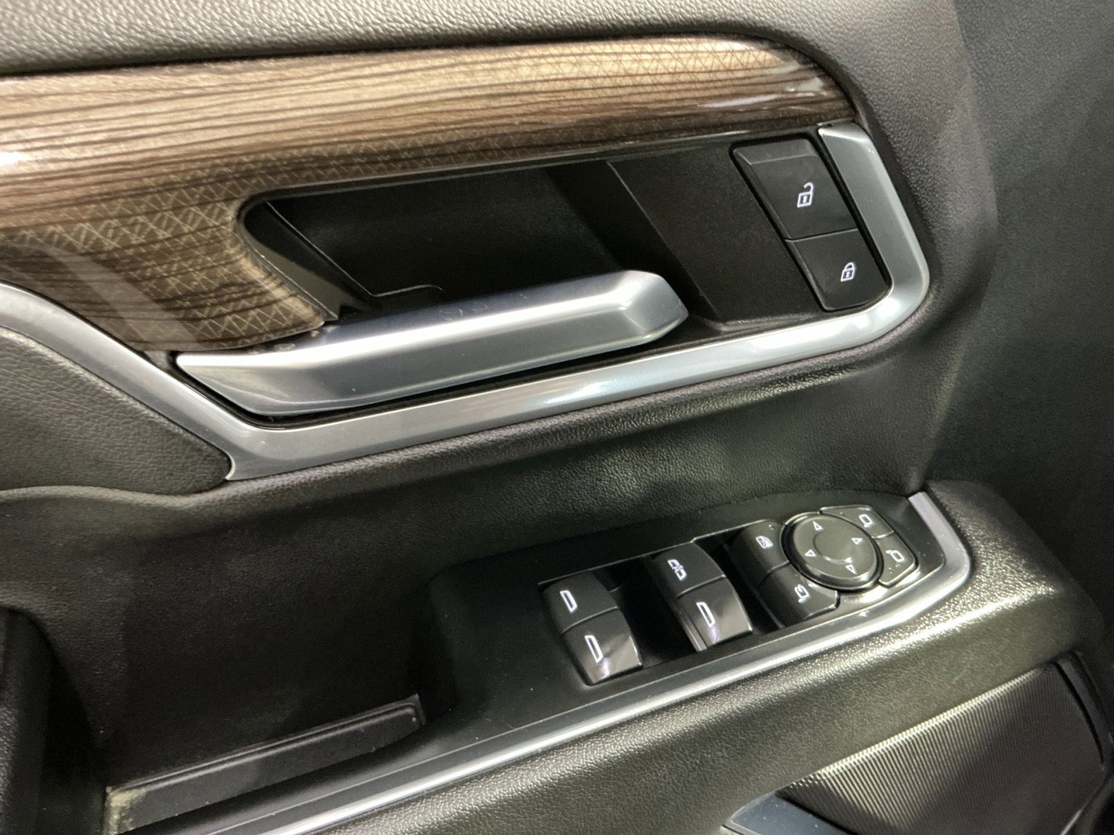 Used 2024 Chevrolet Silverado 2500 LT AWD/4WD image 16