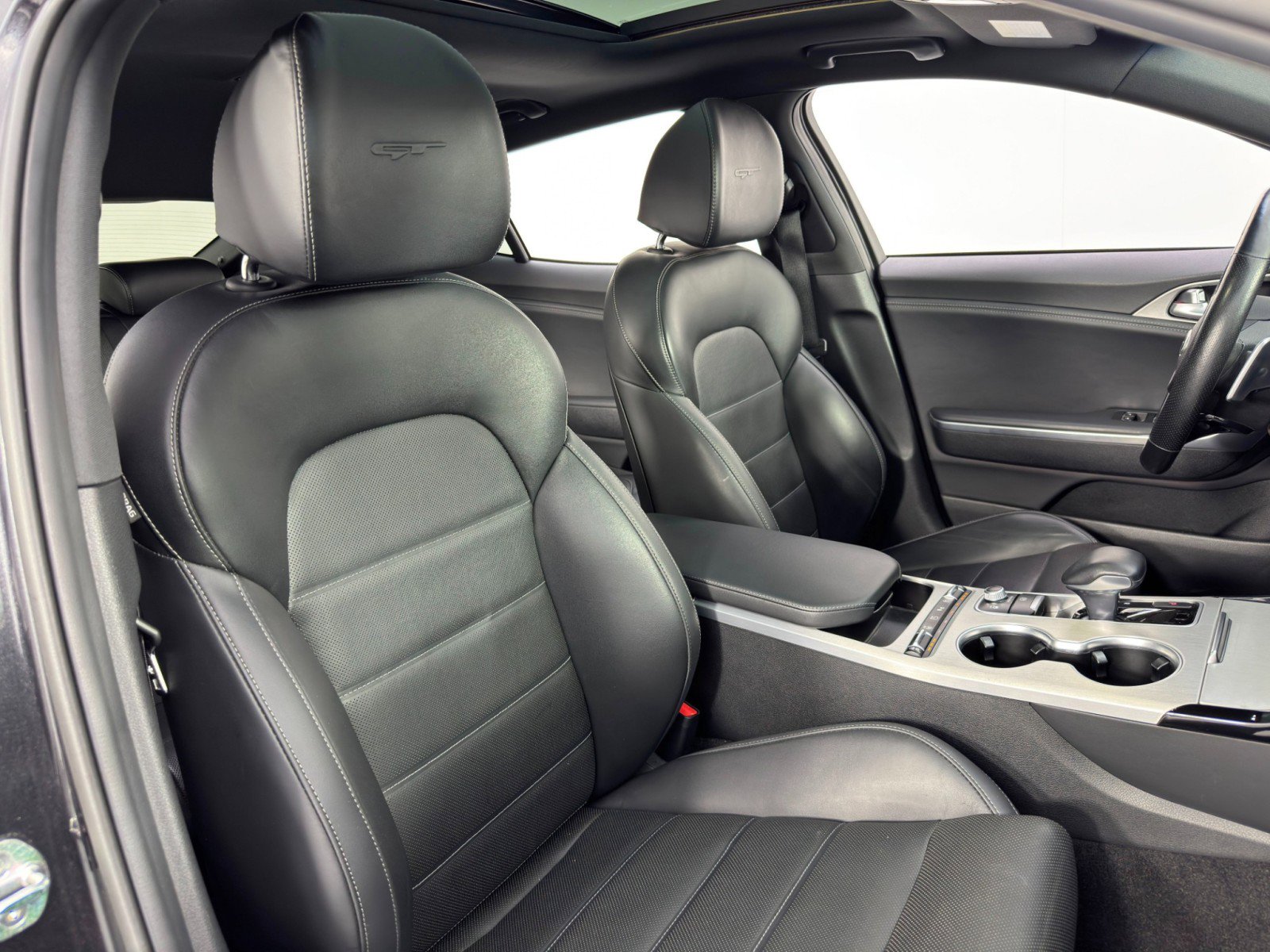 Used 2020 Kia Stinger GT2 image 39