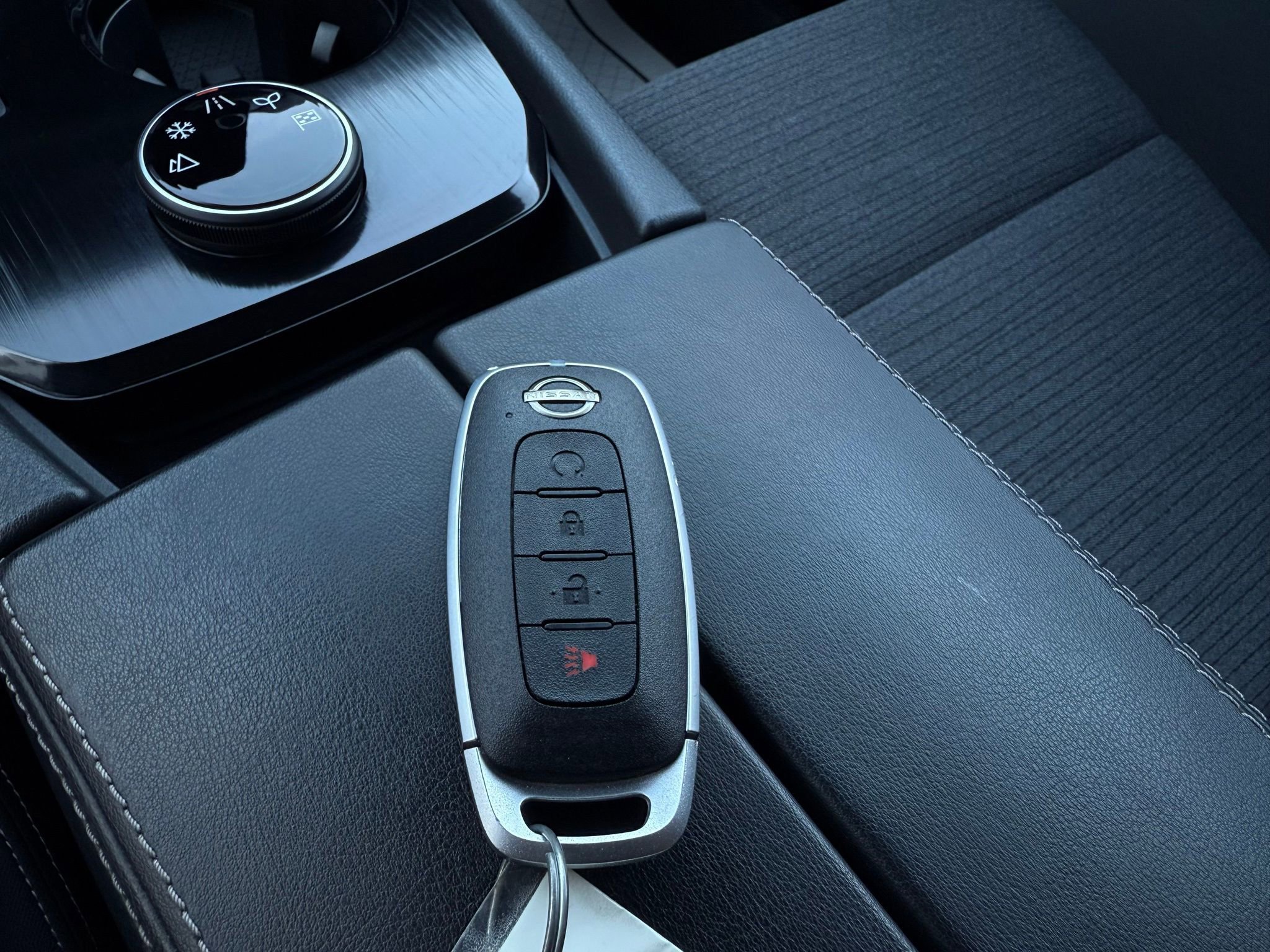 Used 2023 Nissan Rogue SV image 52