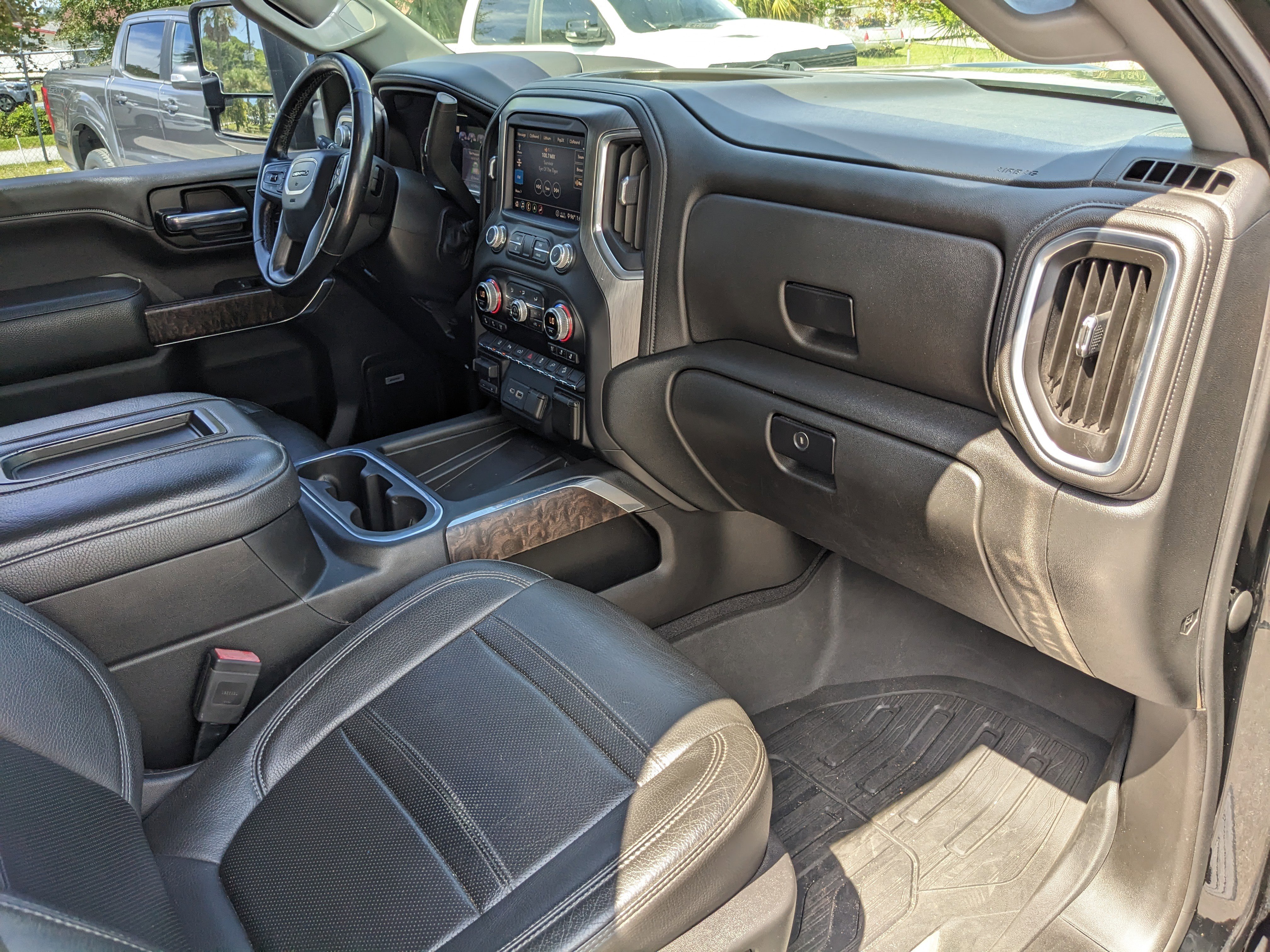 Used 2020 GMC Sierra 2500 Denali w/ Technology Package image 14