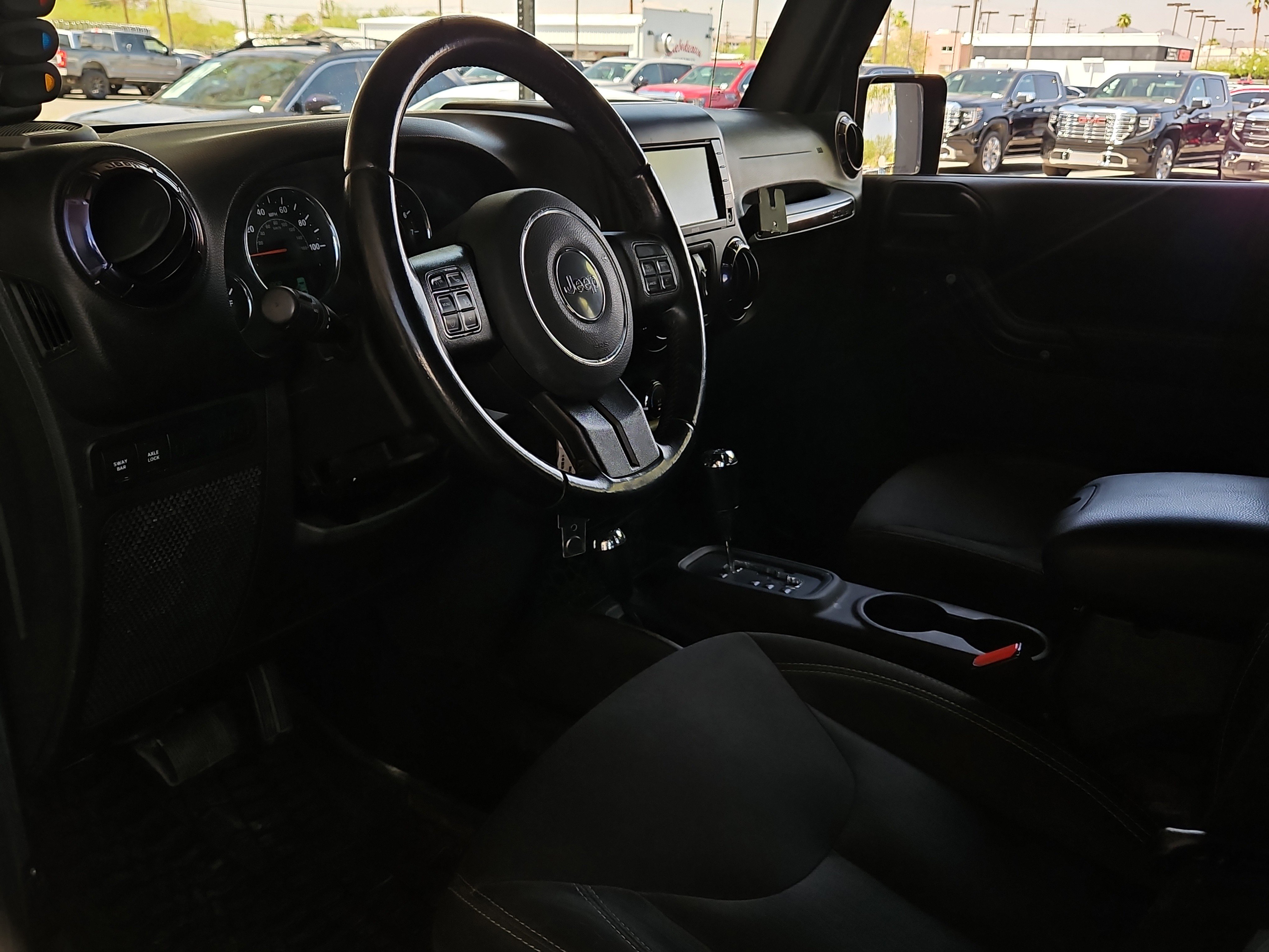 Used 2016 Jeep Wrangler Unlimited Rubicon w/ Connectivity Group image 7