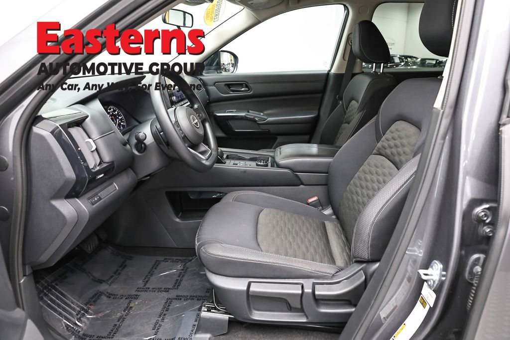 Used 2023 Nissan Pathfinder S AWD/4WD image 14