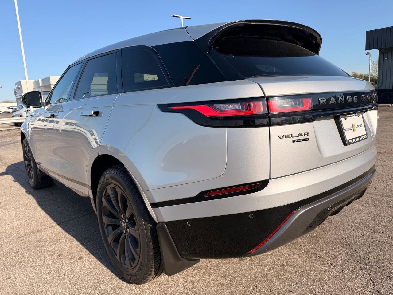 Used 2018 Land Rover Range Rover Velar R-Dynamic SE AWD/4WD image 6