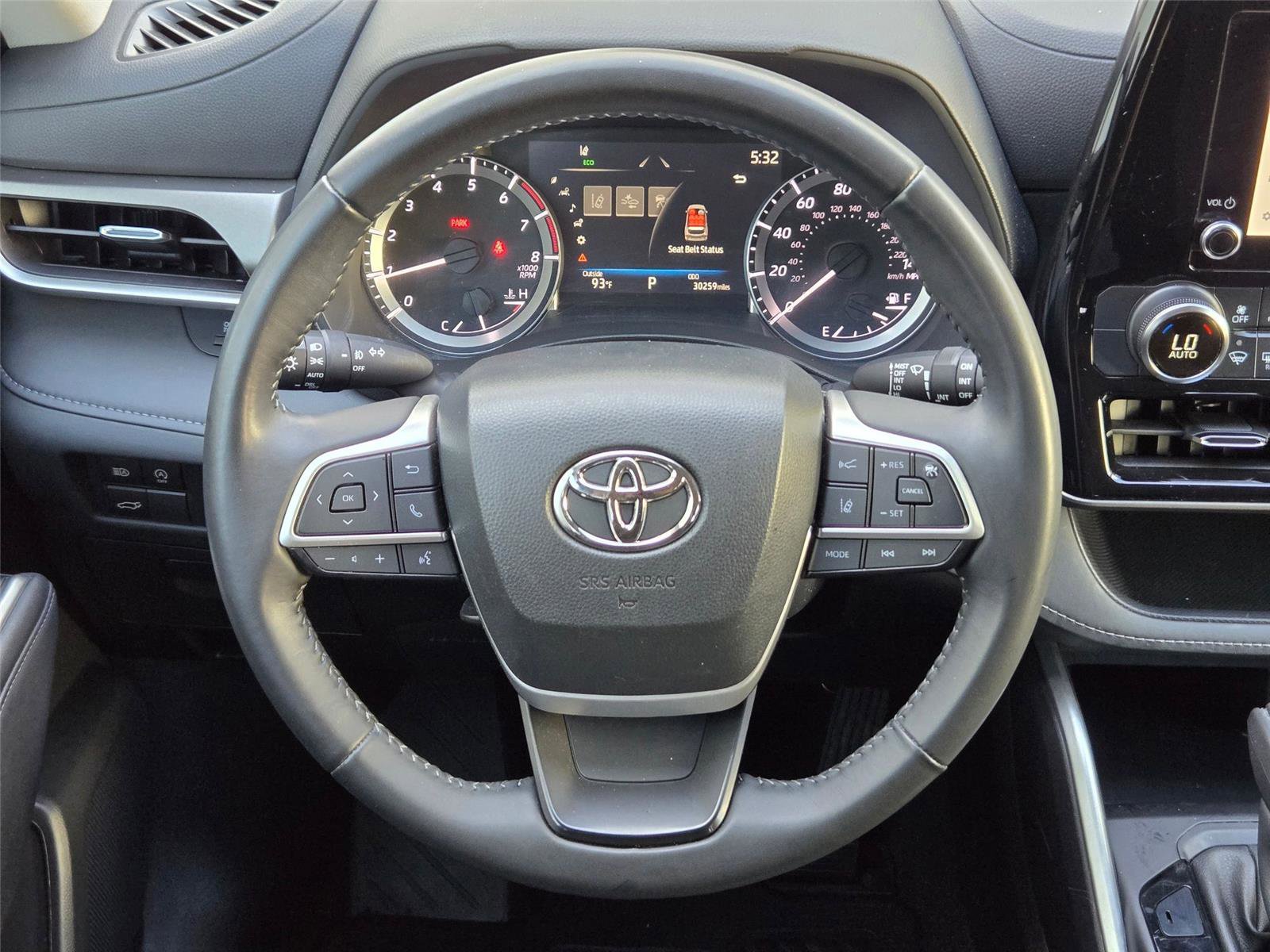 Used 2023 Toyota Highlander LE FWD image 14