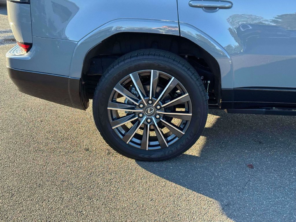 Used 2024 Lexus GX 550 AWD/4WD image 10