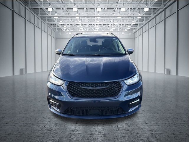Used 2023 Chrysler Pacifica Limited w/ Uconnect Theater Family Group AWD/4WD image 8