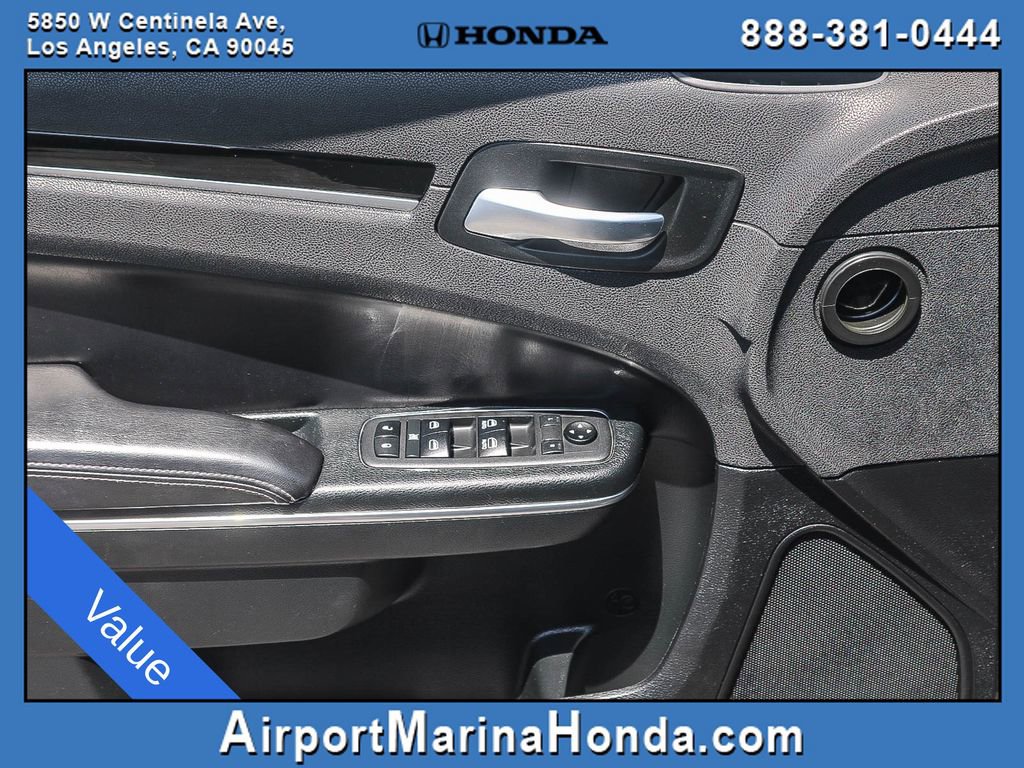 Used 2018 Chrysler 300 S RWD image 23