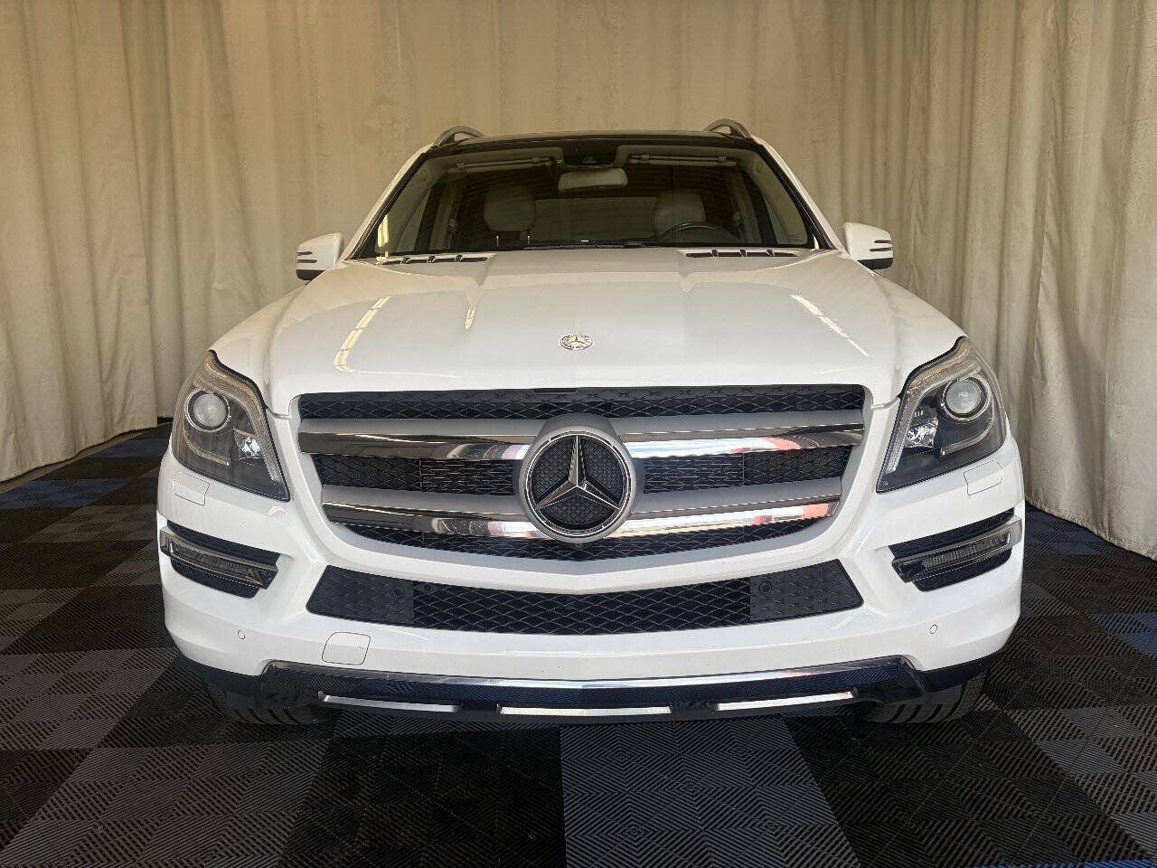 Used 2016 Mercedes-Benz GL 450 4MATIC image 4