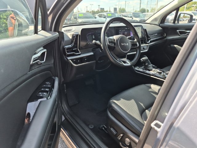 Used 2025 Kia Sportage EX FWD image 13
