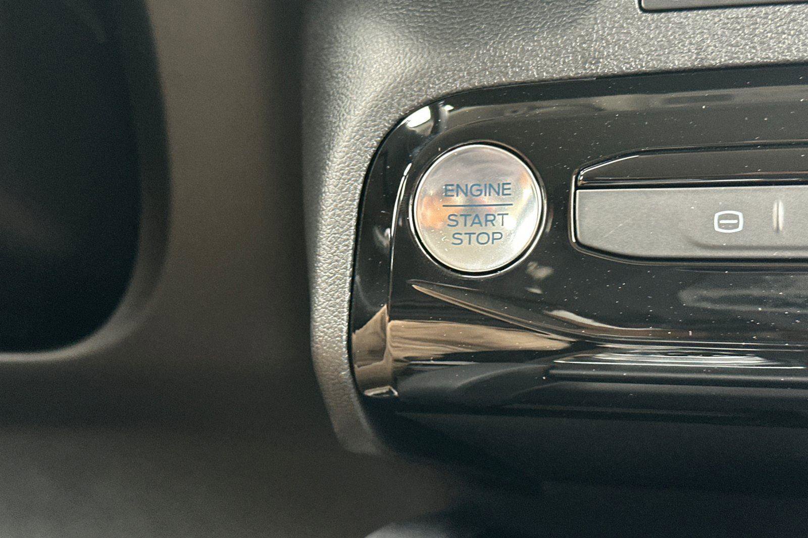 New 2025 Ford Escape SE image 20