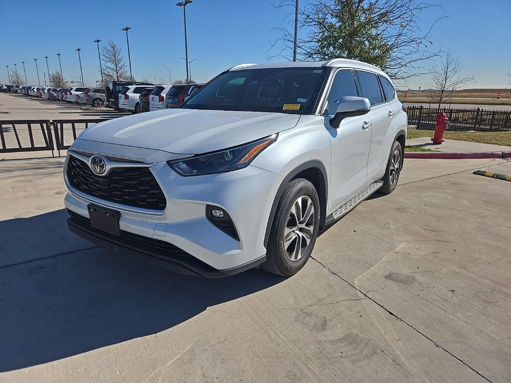Used 2022 Toyota Highlander XLE