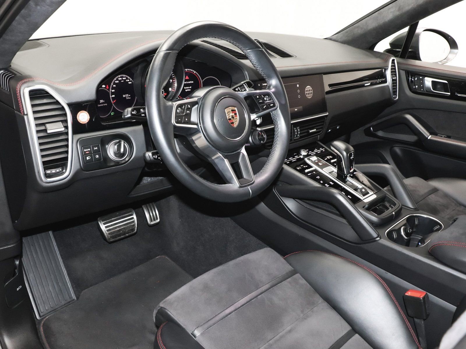 Used 2023 Porsche Cayenne GTS w/ Premium Package AWD/4WD image 20