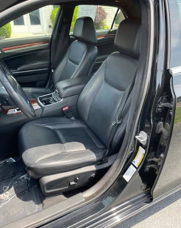 Used 2012 Chrysler 300 Limited RWD image 11