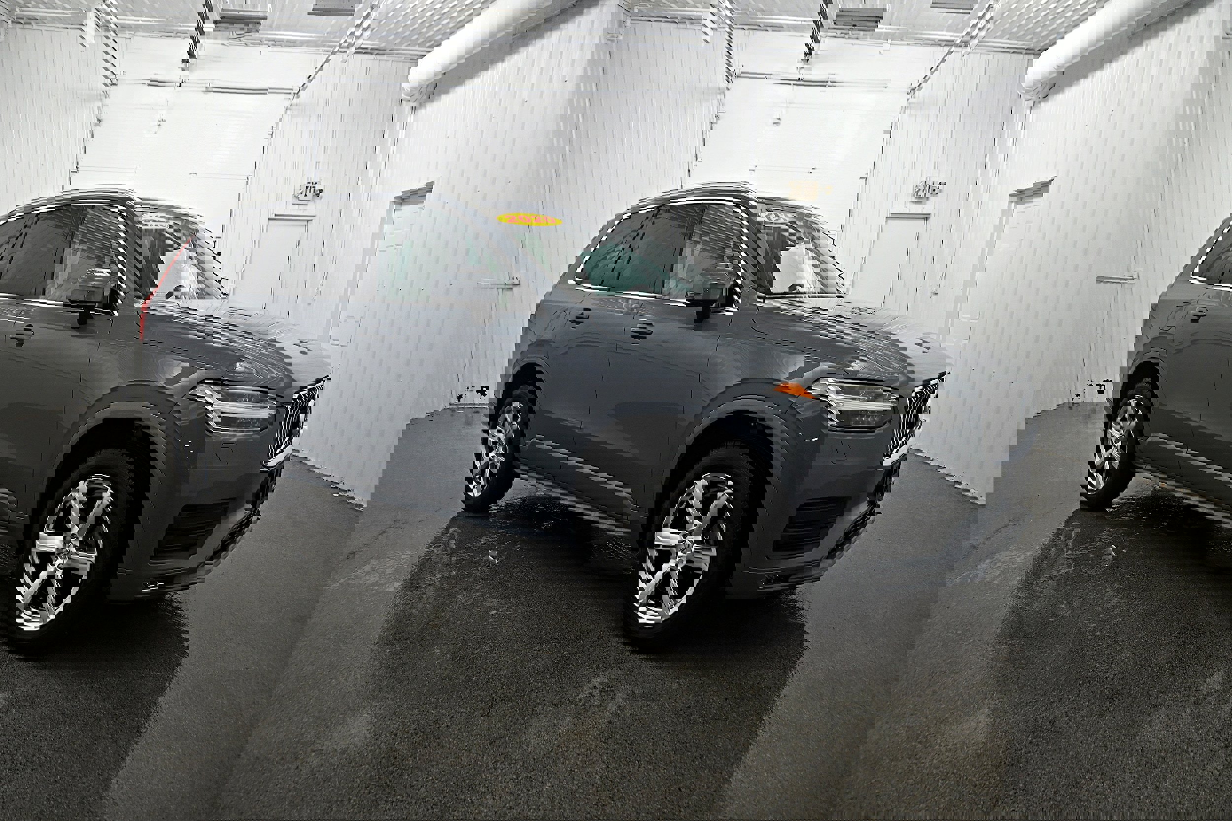 Used 2020 Volvo XC90 T6 Momentum image 3