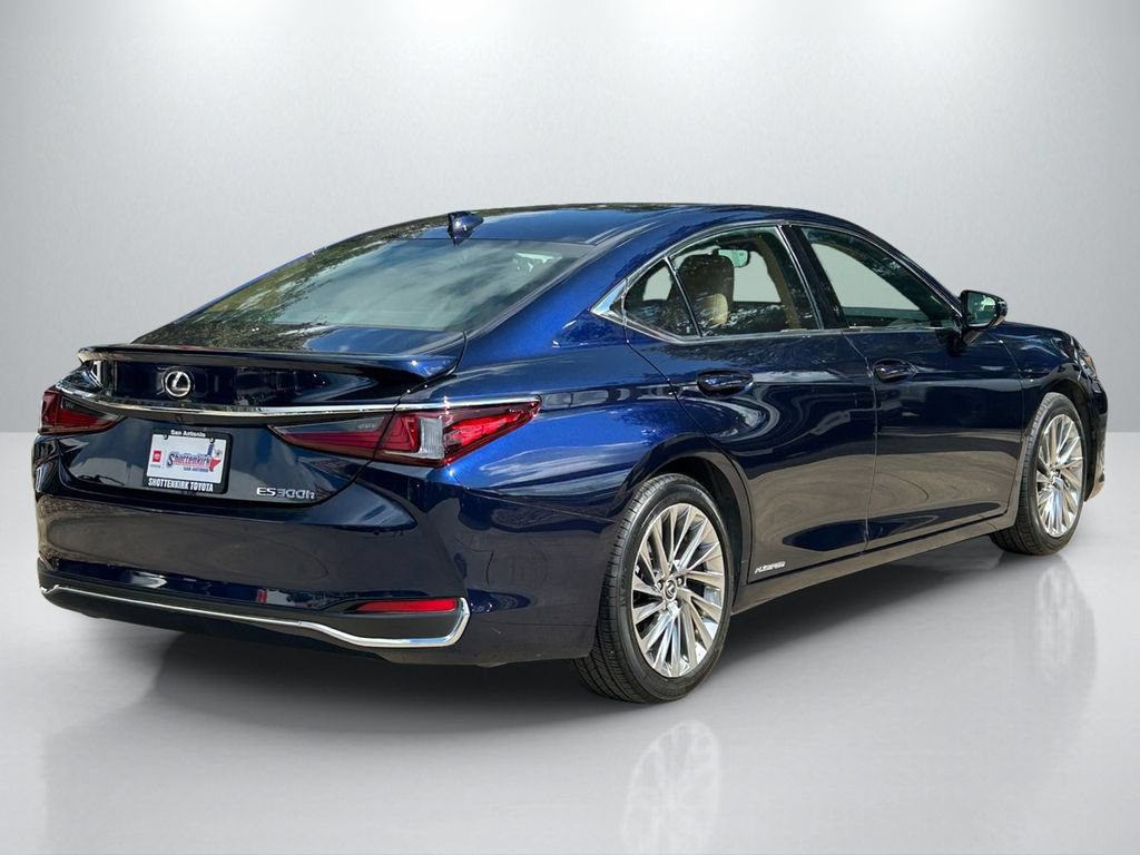 Used 2022 Lexus ES 300h w/ Luxury Package FWD image 5