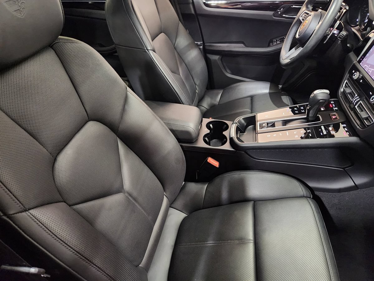 Used 2023 Porsche Macan AWD/4WD image 31