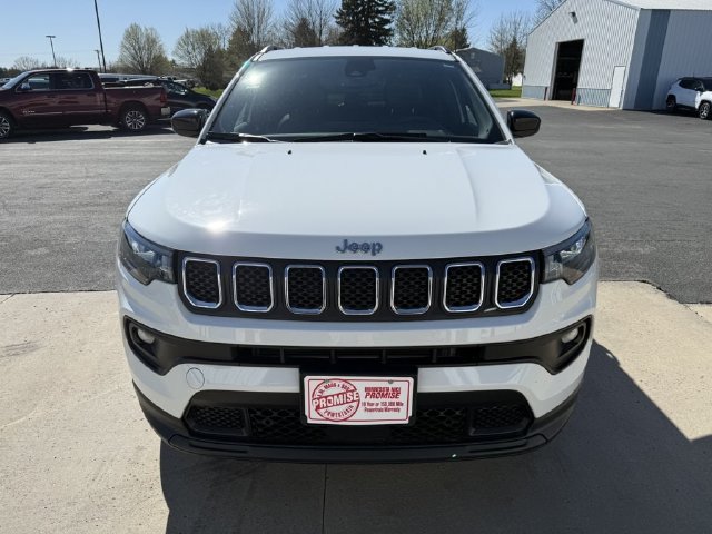 Used 2023 Jeep Compass Latitude AWD/4WD image 3