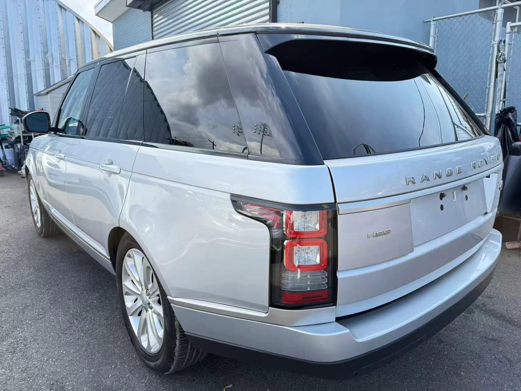 Used 2016 Land Rover Range Rover HSE image 6