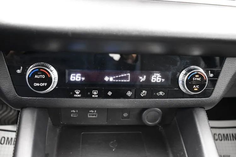 Used 2024 Mitsubishi Outlander FWD image 33