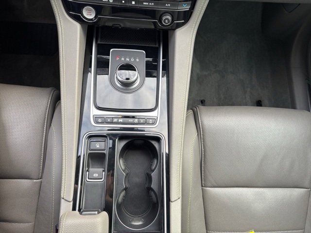 Used 2018 Jaguar F-PACE R-Sport image 21