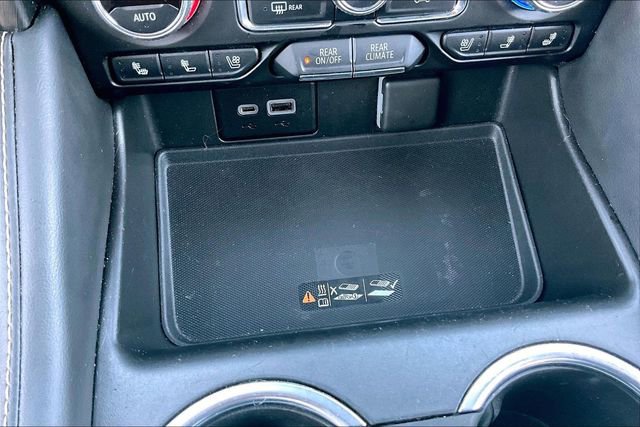 Used 2022 GMC Yukon XL AT4 w/ AT4 Premium Plus Package AWD/4WD image 16