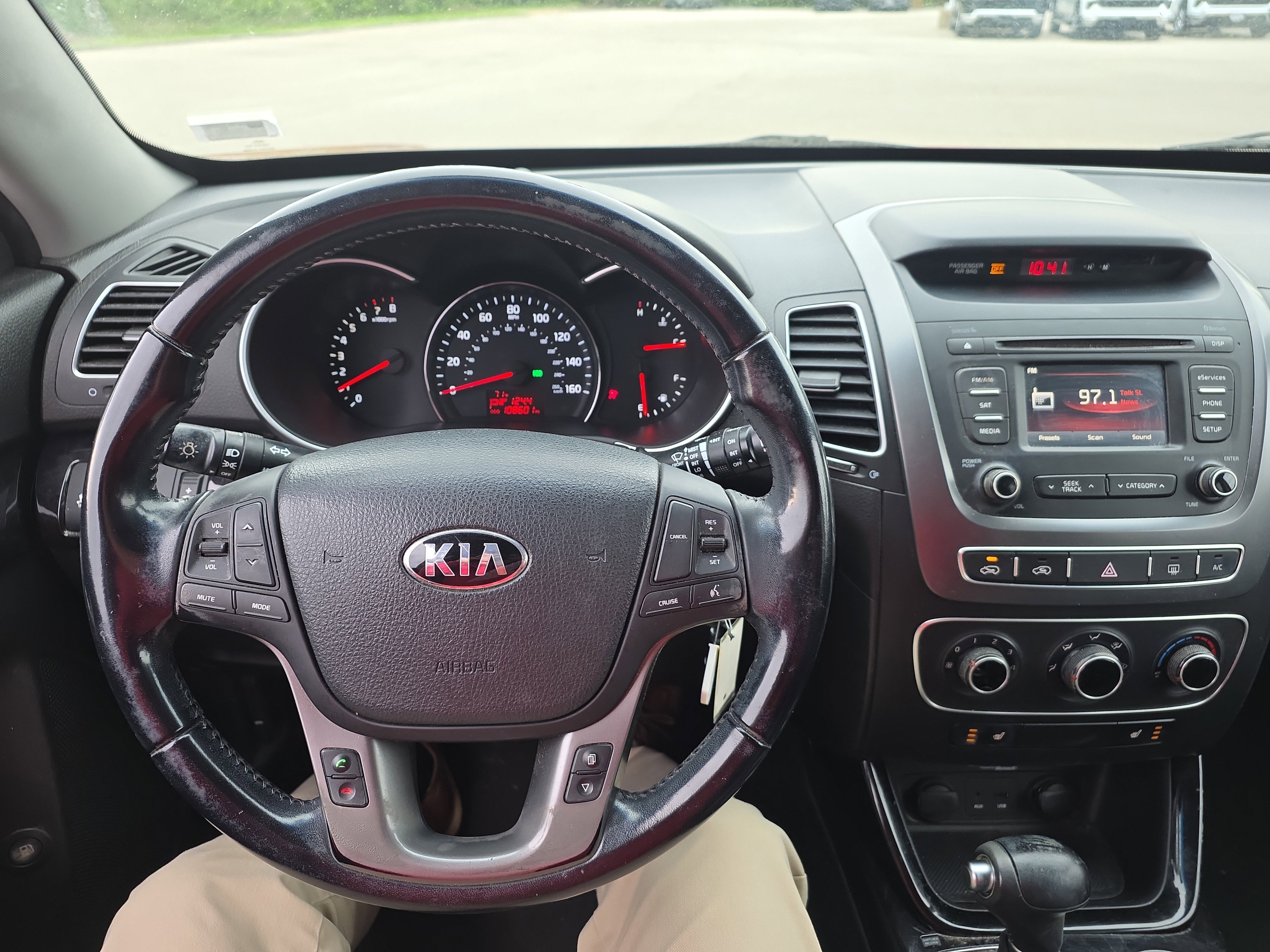 Used 2015 Kia Sorento LX image 14