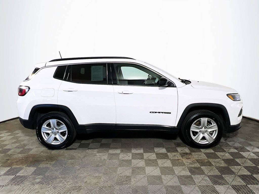 Used 2022 Jeep Compass Latitude image 9