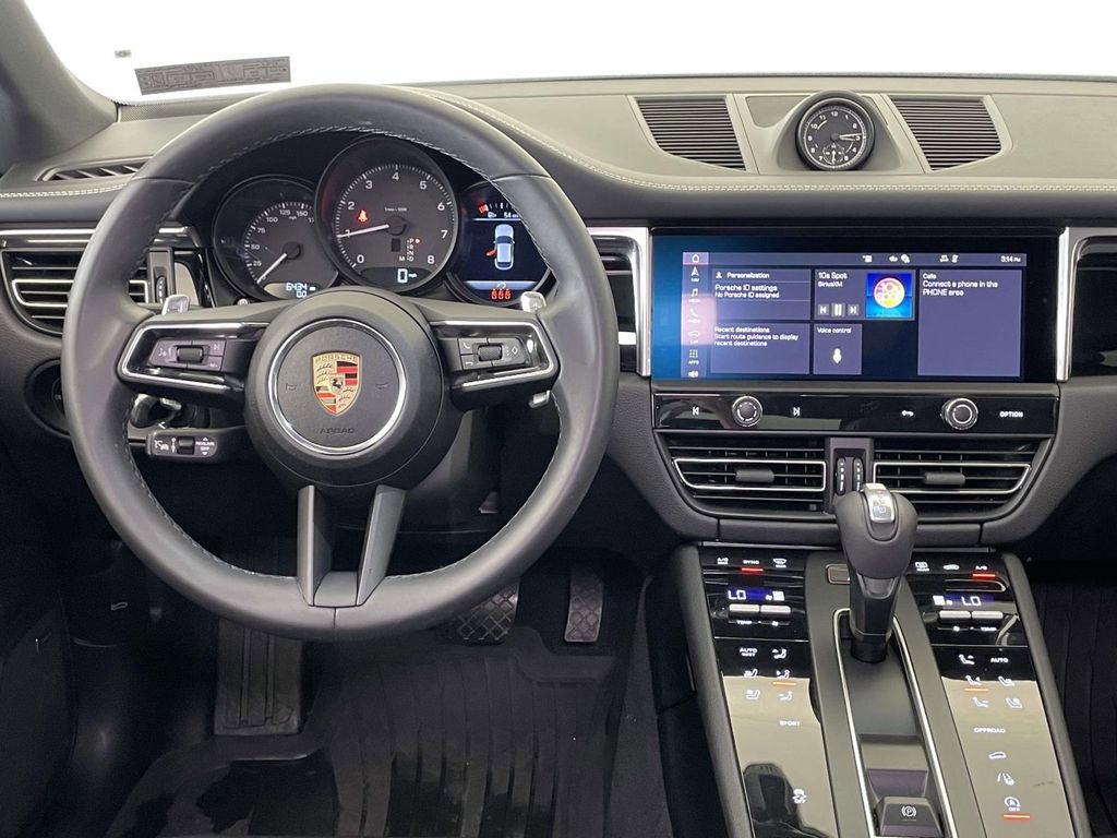 Certified 2025 Porsche Macan image 27