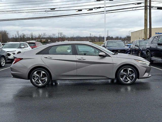 Used 2023 Hyundai Elantra SEL w/ Convenience Package image 7