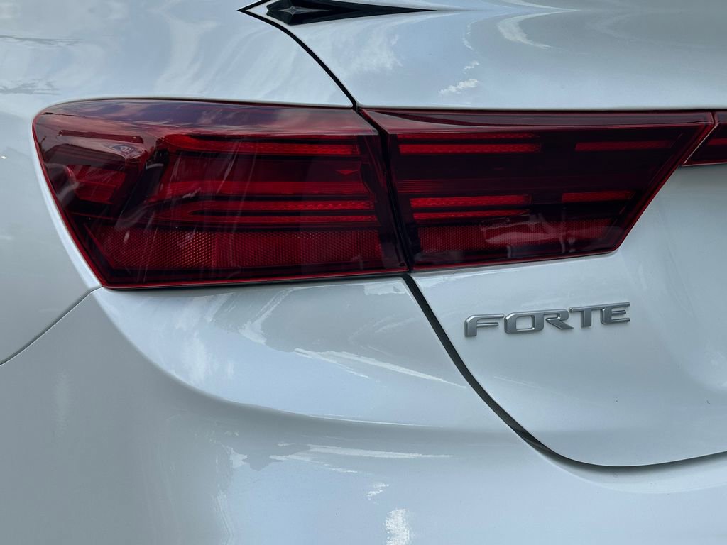 Certified 2022 Kia Forte GT-Line w/ GT-Line Premium Package FWD image 17