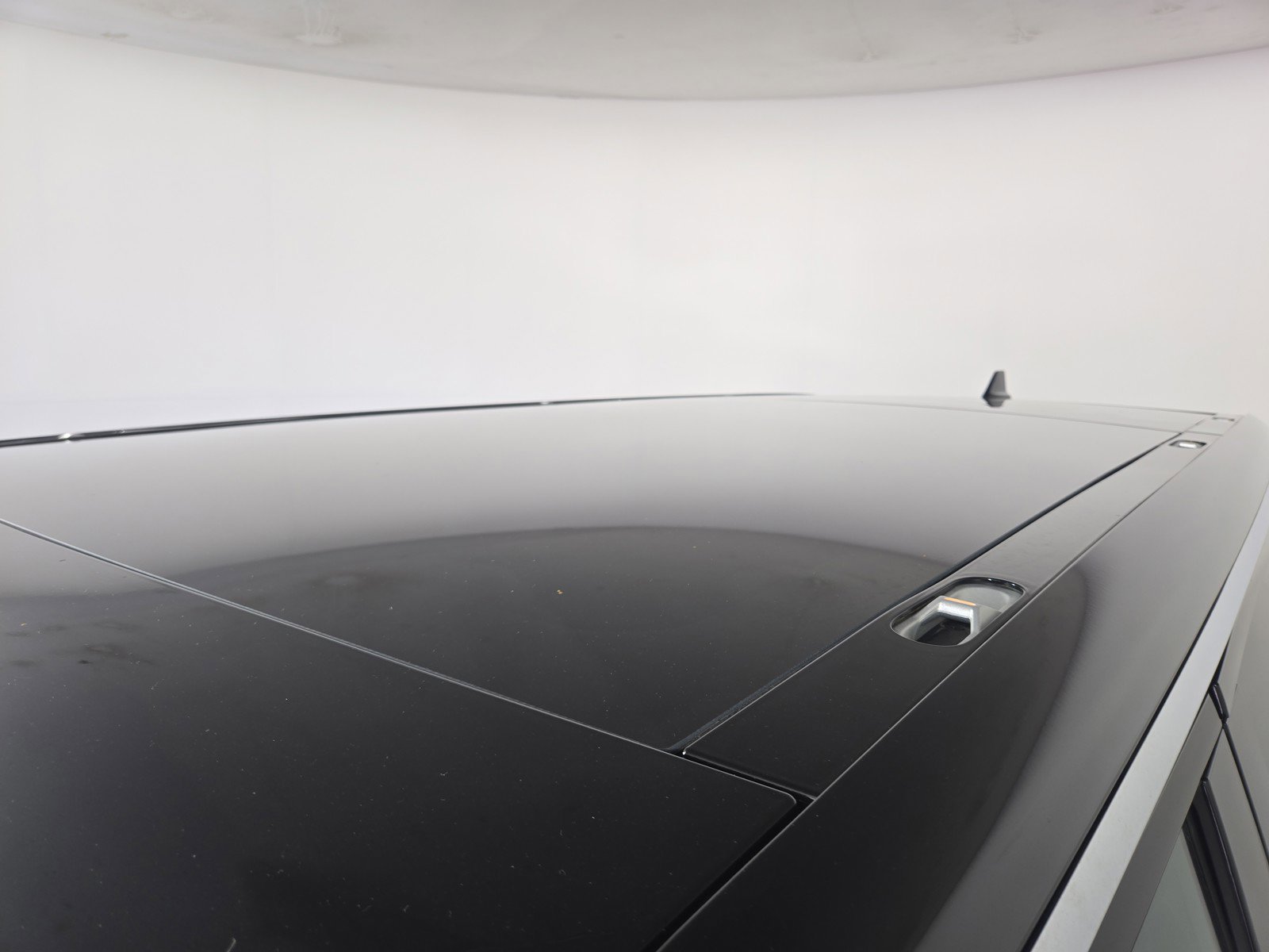 Used 2023 Rivian R1S Adventure AWD/4WD image 13