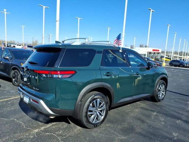 Certified 2025 Nissan Pathfinder SL image 3